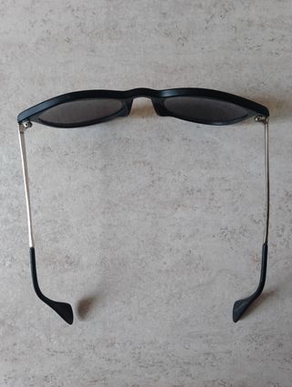 Occhiali da sole in metallo con lenti a specchio