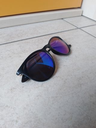 Occhiali da sole in metallo con lenti a specchio