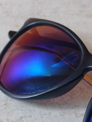 Occhiali da sole in metallo con lenti a specchio