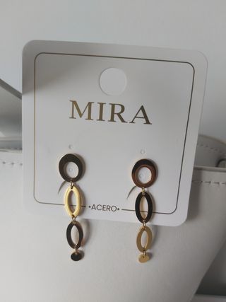 PENDIENTES LARGOS DE ACERO DORADO