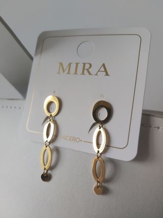 PENDIENTES LARGOS DE ACERO DORADO