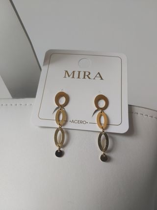 PENDIENTES LARGOS DE ACERO DORADO