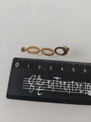 PENDIENTES LARGOS DE ACERO DORADO
