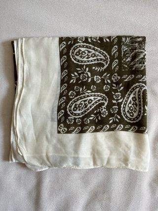 Pañuelo estampado marca PIECES