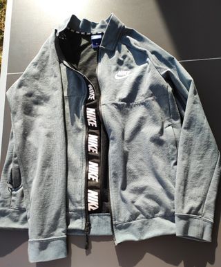 Sudadera sin capucha y con cremallera. T-M