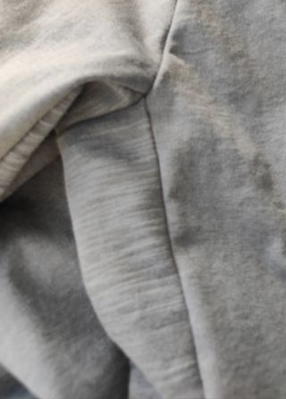 Sudadera sin capucha y con cremallera. T-M