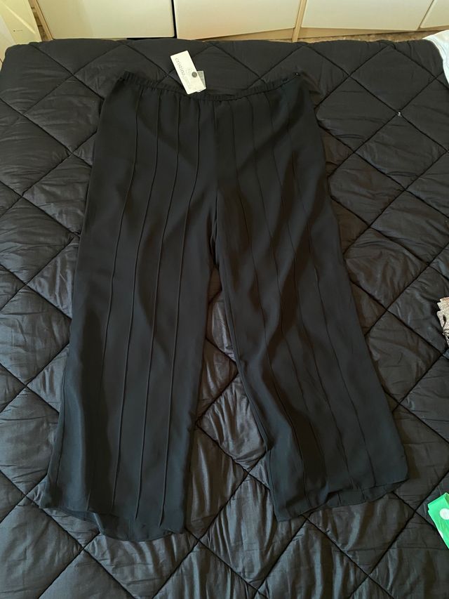 Pantaloni neri sottili