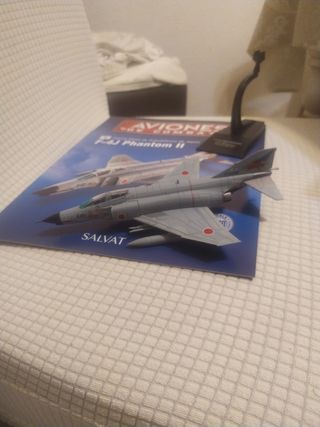 maqueta avión de combate F-4J
