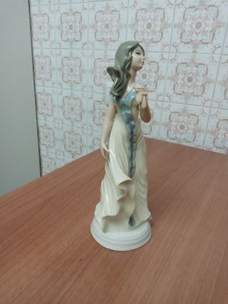 figura femenina Tengra Moldeada Valencia.. Azu