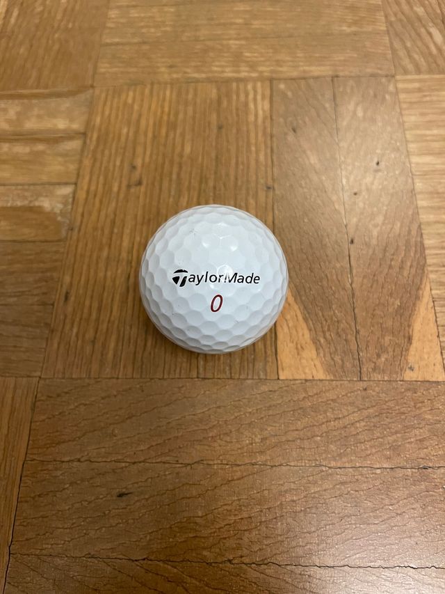Pelota de golf Taylormade Audi
