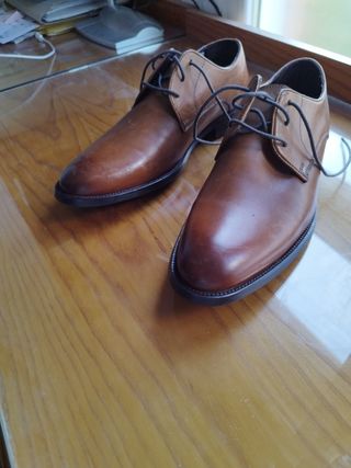 zapatos marrones