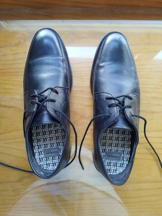 zapatos negros