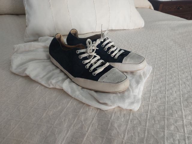 zapatillas serraje azul marino y blanco