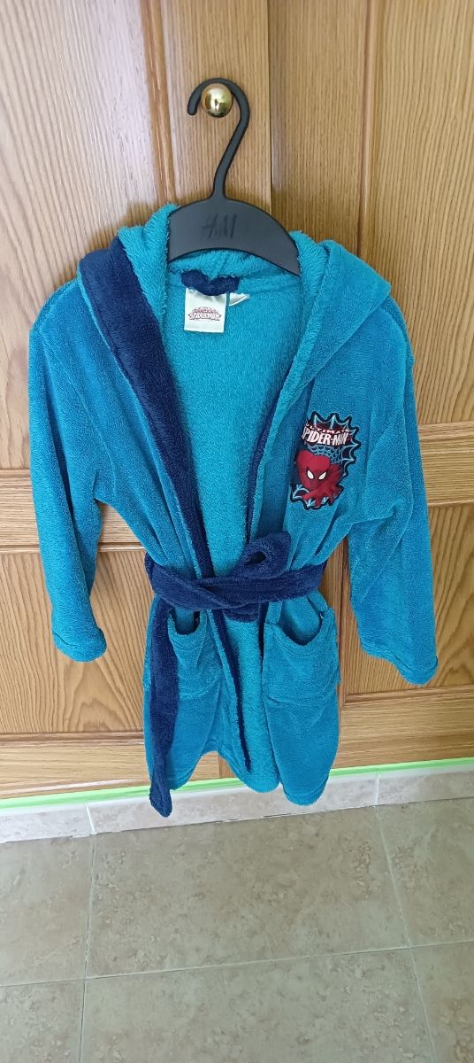 Pack 4 bata/albornoz de niño. Talla 6 años