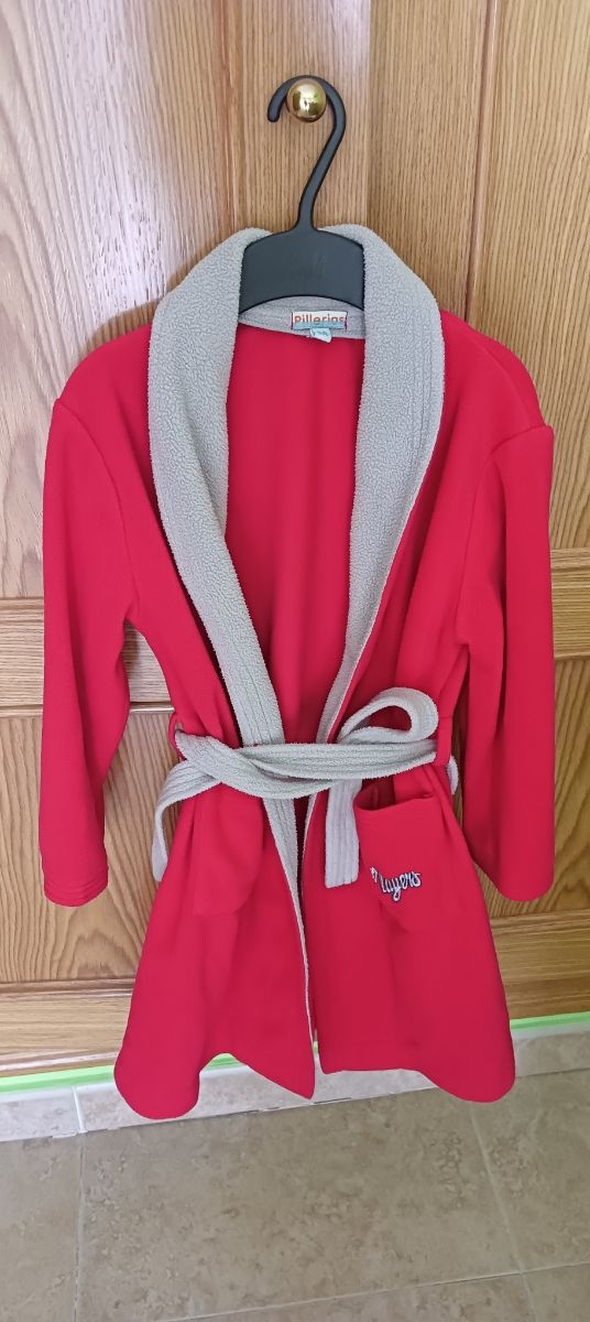 Pack 4 bata/albornoz de niño. Talla 6 años