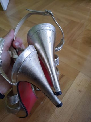 sandalias doradas