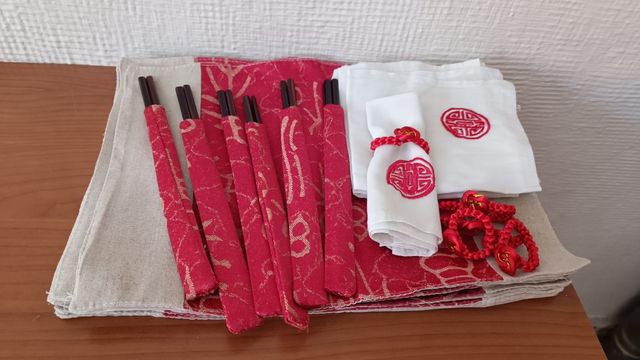 JUEGO DE SEIS MANTELES INDIVIDUALES CHINOS