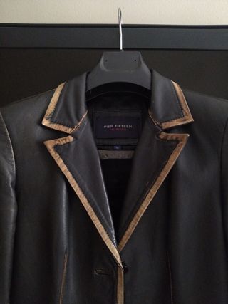 Americana mujer de piel