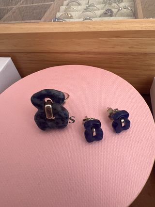 Anillo y pendientes Tous a juego.