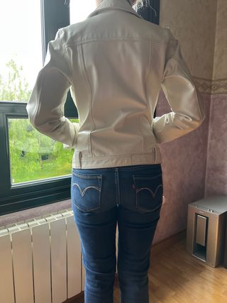 Cazadora de cuero mujer