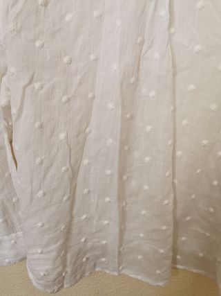 Camisa chica talla M de Stradivarius.