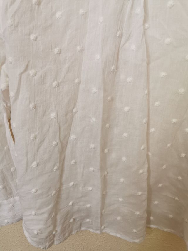 Camisa chica talla M de Stradivarius.