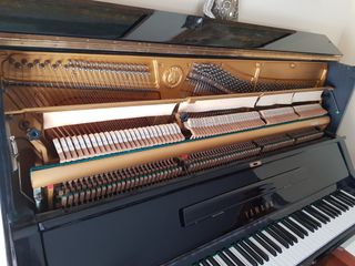 Piano vertical Yamaha UX
