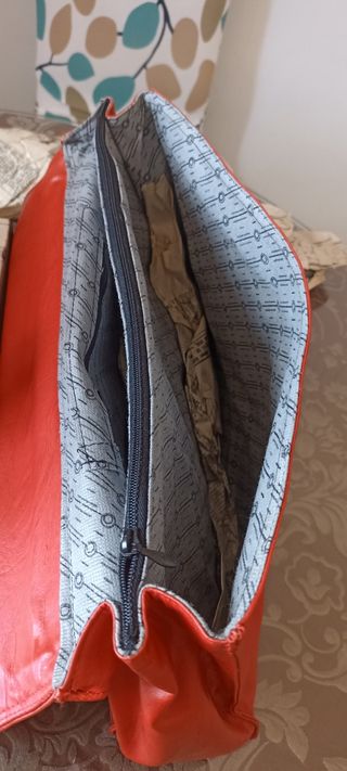 Bolso rojo de piel 