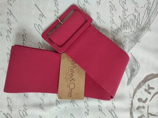 Cinturón Aveiro White&One. Color cereza.