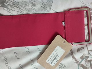 Cinturón Aveiro White&One. Color cereza.