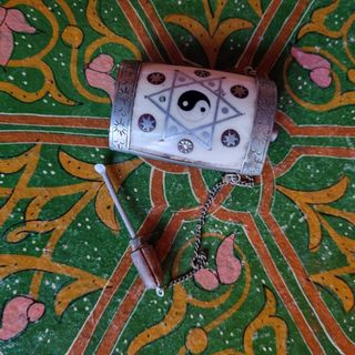 botella antigua para el rapé