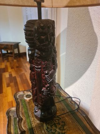 Talla de madera de olivo en forma de Totem