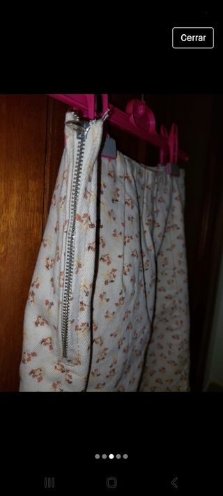 falda flores crema stradivarious