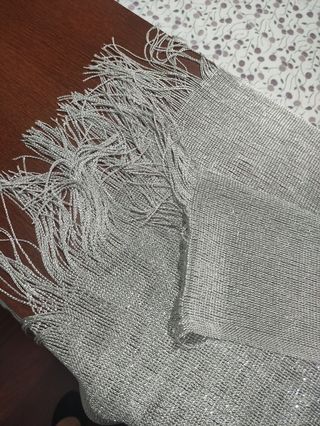 Foulard plateado con flecos mujer