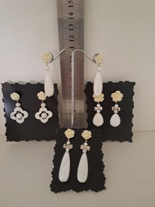 pendientes  flamenca  o gitana  de nacar.