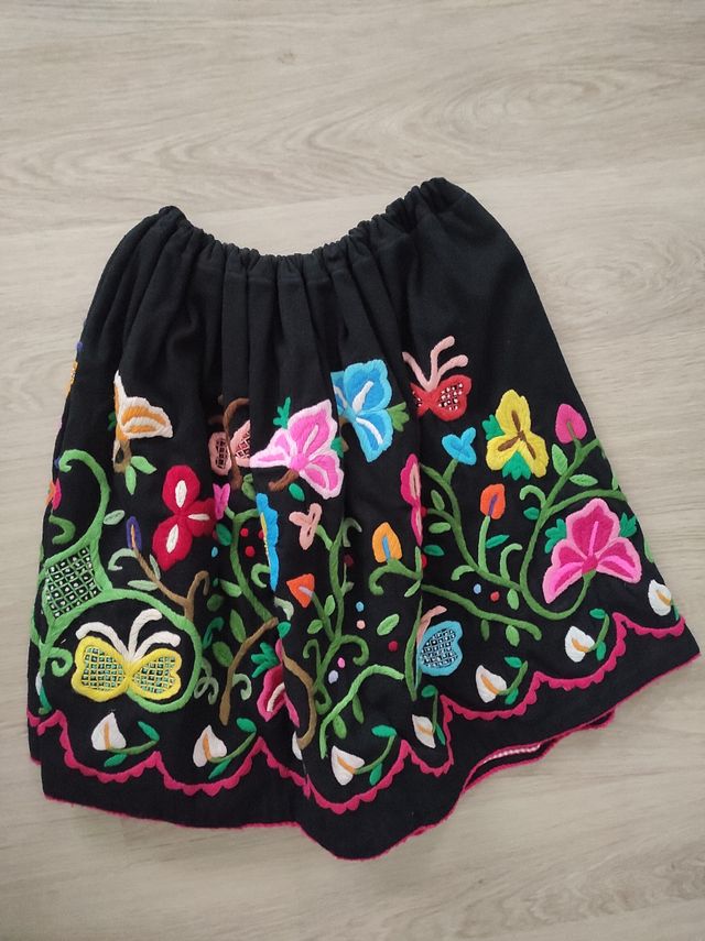 refajo huertana bordado a mano de flores