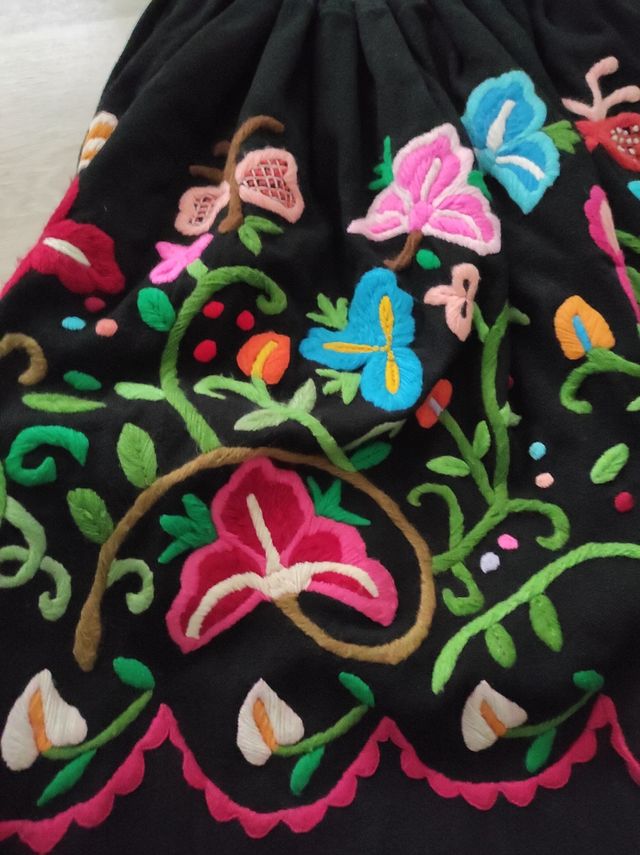 refajo huertana bordado a mano de flores