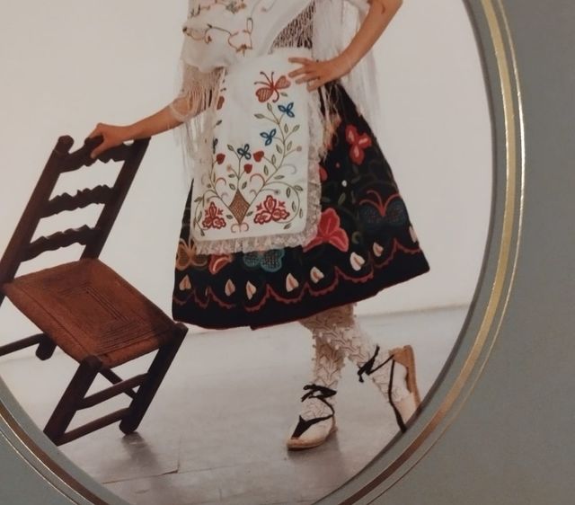 refajo huertana bordado a mano de flores