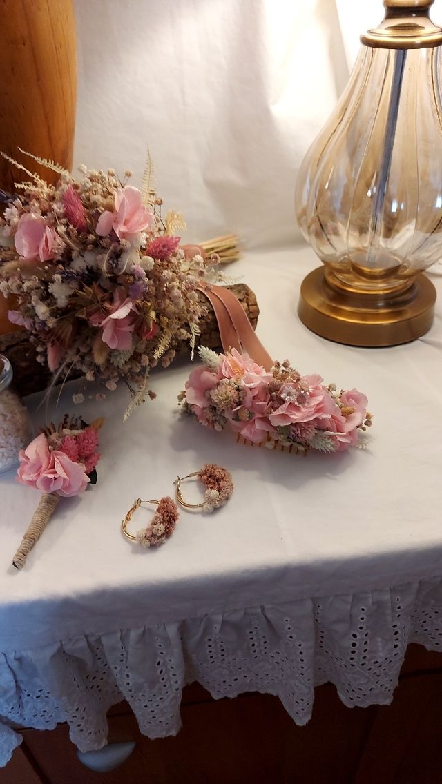 Pendientes aro con flores.