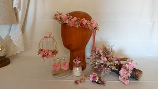 Pendientes aro con flores.