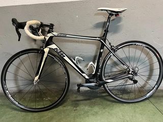 Bici de carbono ligera KTM