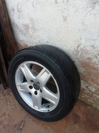 Llanta con neumáticos Volvo S80