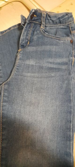 jeans bimba ,misura 8 anni