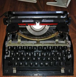 Máquina de escribir Basic años 80