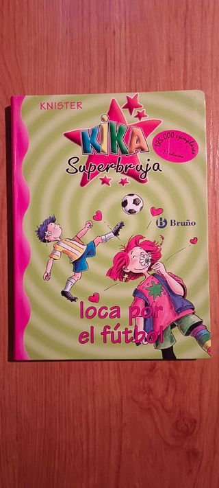 Kika Superbruja loca por el fútbol