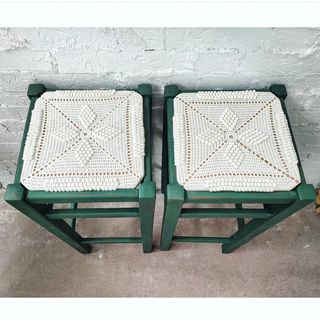 Pareja de taburetes rústicos