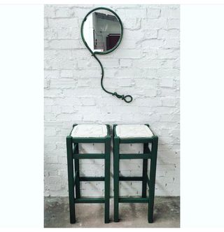 Pareja de taburetes rústicos