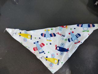 Pack 5 pañuelos y 2 baberos bebés