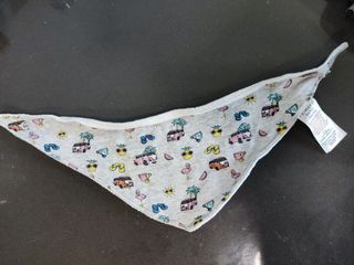 Pack 5 pañuelos y 2 baberos bebés