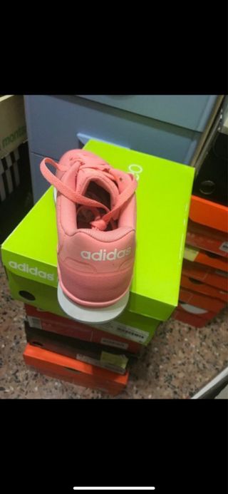 Adidas a estrenar por cierre de tienda n 41